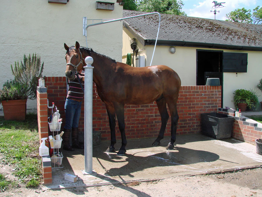 A hot & cold water wash-down bay